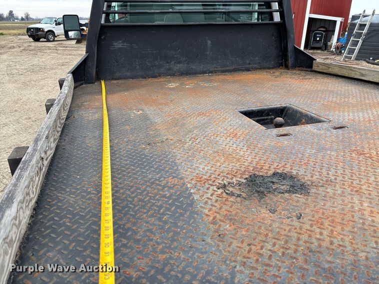 image for item EV3475 2013 Ford F350 Super Duty Crew Cab flatbed pickup truck