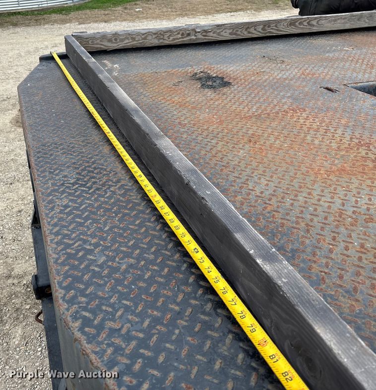 image for item EV3475 2013 Ford F350 Super Duty Crew Cab flatbed pickup truck