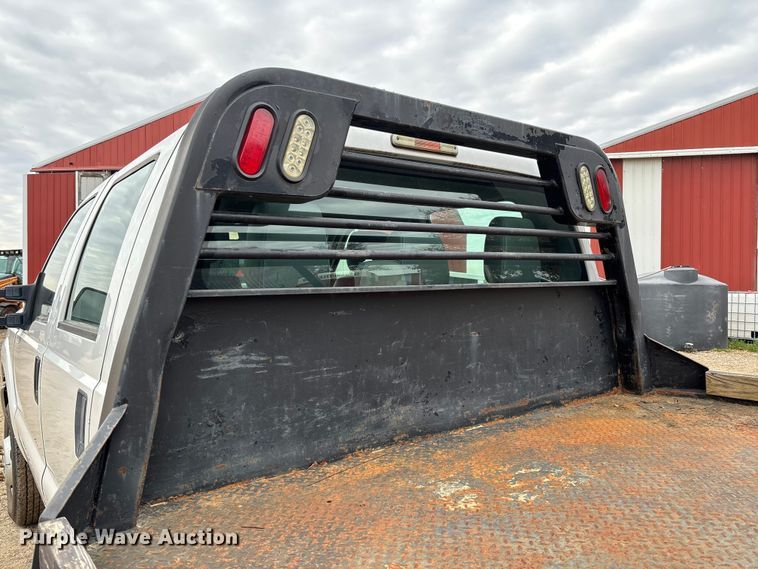 image for item EV3475 2013 Ford F350 Super Duty Crew Cab flatbed pickup truck