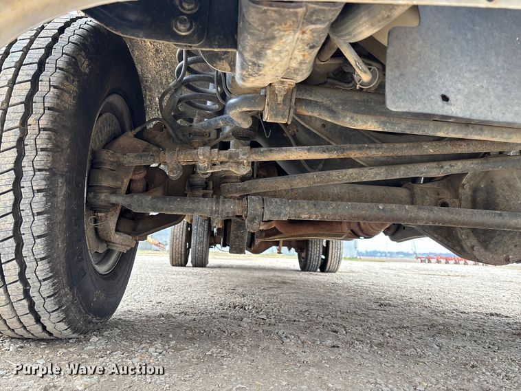 image for item EV3475 2013 Ford F350 Super Duty Crew Cab flatbed pickup truck