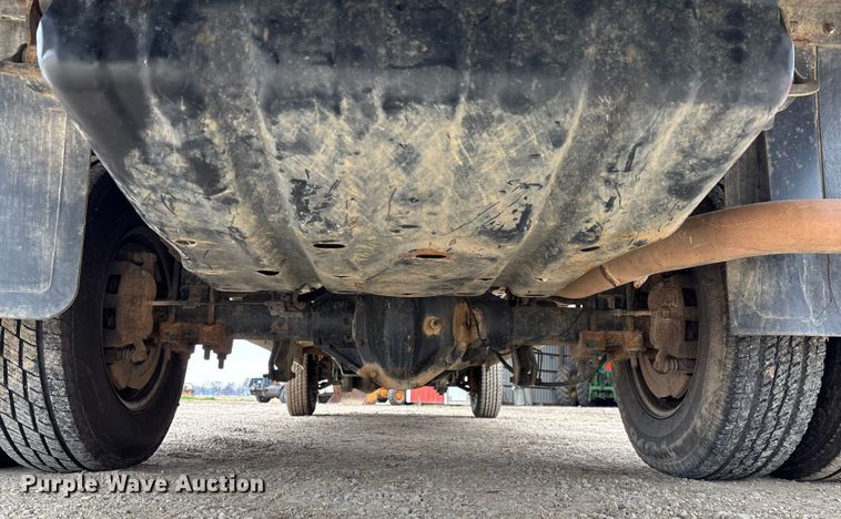 image for item EV3475 2013 Ford F350 Super Duty Crew Cab flatbed pickup truck