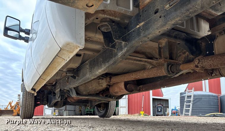 image for item EV3475 2013 Ford F350 Super Duty Crew Cab flatbed pickup truck