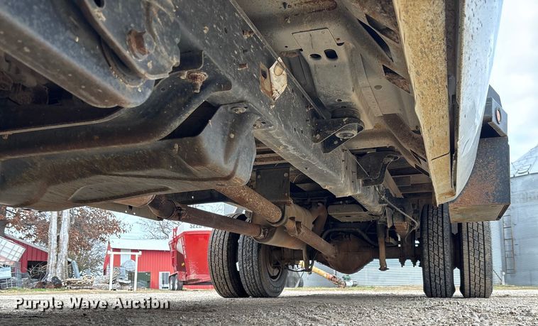 image for item EV3475 2013 Ford F350 Super Duty Crew Cab flatbed pickup truck