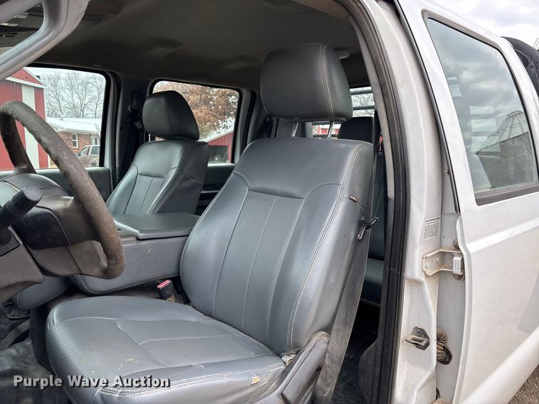 image for item EV3475 2013 Ford F350 Super Duty Crew Cab flatbed pickup truck