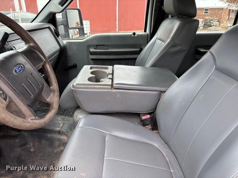 image for item EV3475 2013 Ford F350 Super Duty Crew Cab flatbed pickup truck