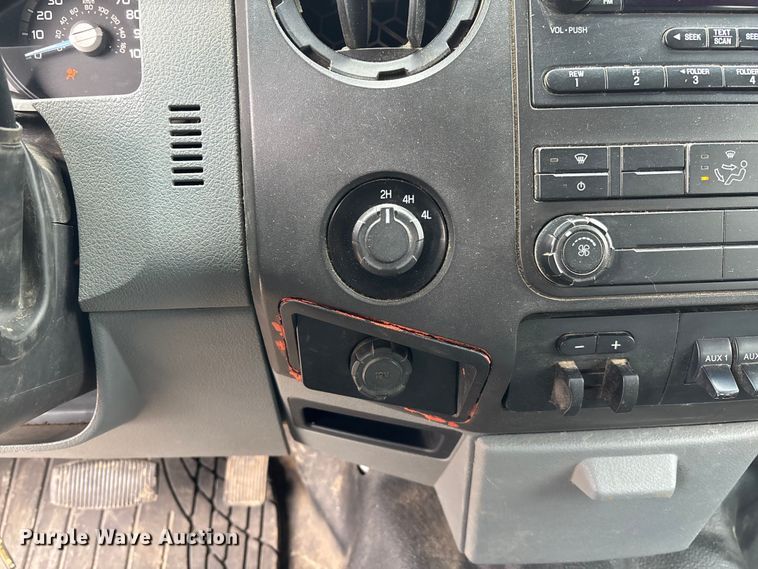 image for item EV3475 2013 Ford F350 Super Duty Crew Cab flatbed pickup truck