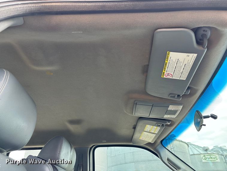 image for item EV3475 2013 Ford F350 Super Duty Crew Cab flatbed pickup truck