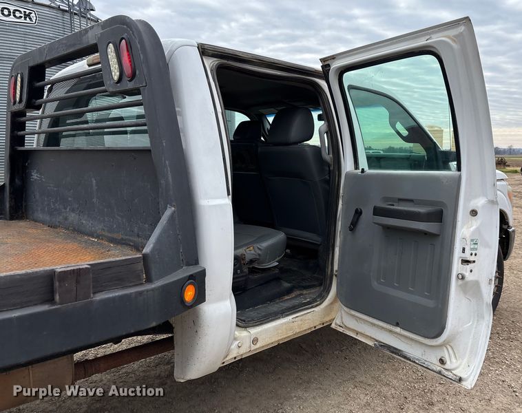 image for item EV3475 2013 Ford F350 Super Duty Crew Cab flatbed pickup truck