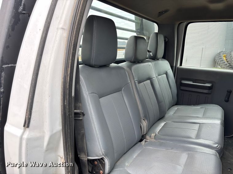 image for item EV3475 2013 Ford F350 Super Duty Crew Cab flatbed pickup truck