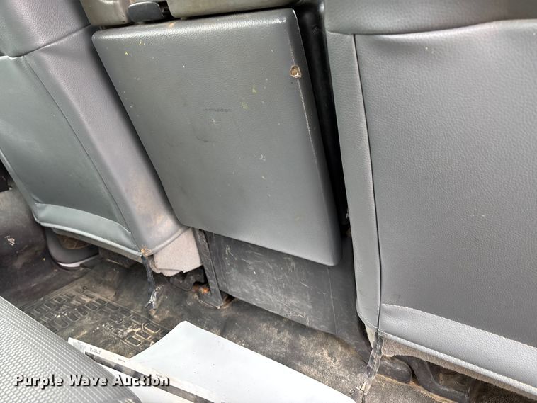 image for item EV3475 2013 Ford F350 Super Duty Crew Cab flatbed pickup truck