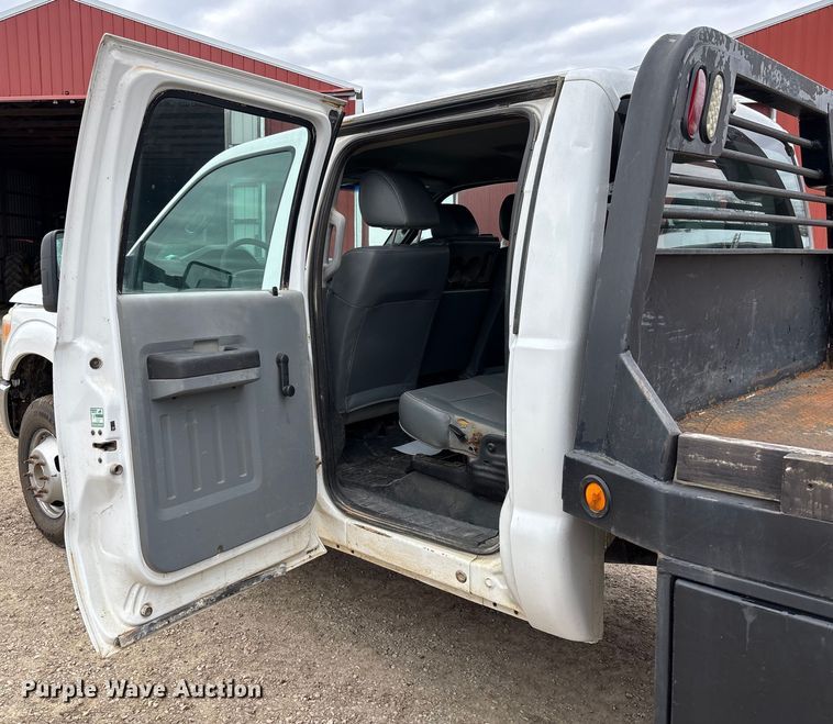 image for item EV3475 2013 Ford F350 Super Duty Crew Cab flatbed pickup truck