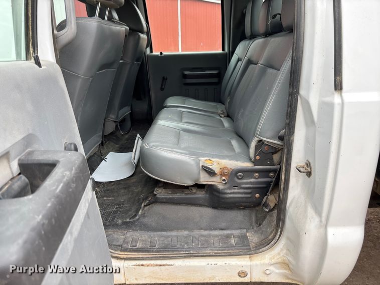 image for item EV3475 2013 Ford F350 Super Duty Crew Cab flatbed pickup truck