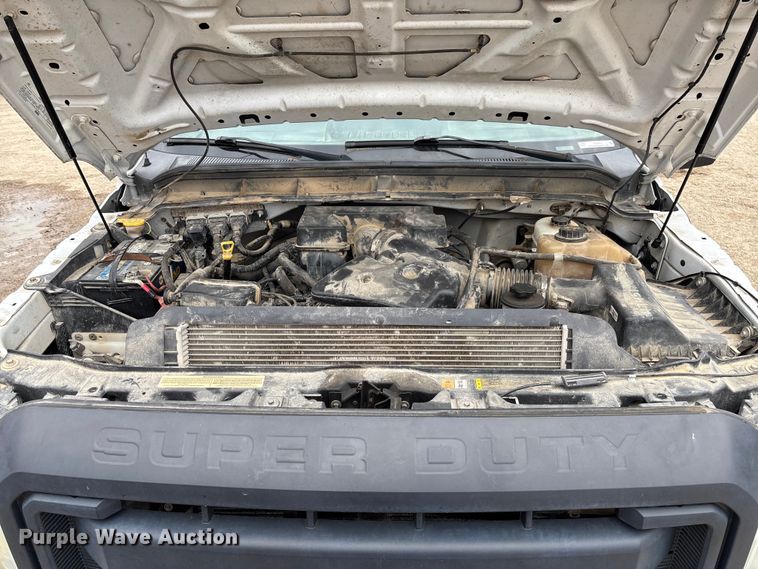 image for item EV3475 2013 Ford F350 Super Duty Crew Cab flatbed pickup truck