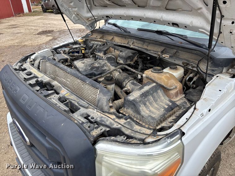 image for item EV3475 2013 Ford F350 Super Duty Crew Cab flatbed pickup truck