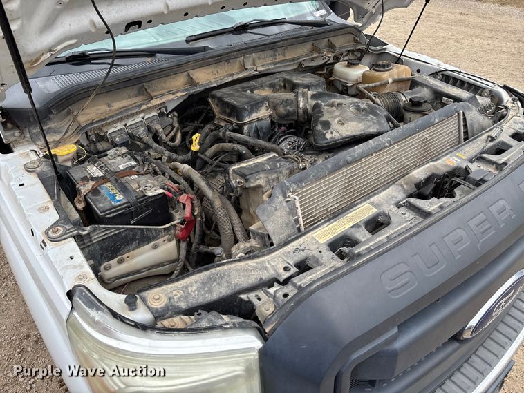 image for item EV3475 2013 Ford F350 Super Duty Crew Cab flatbed pickup truck