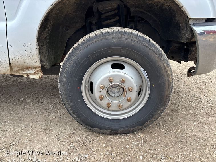 image for item EV3475 2013 Ford F350 Super Duty Crew Cab flatbed pickup truck