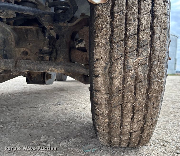 image for item EV3475 2013 Ford F350 Super Duty Crew Cab flatbed pickup truck