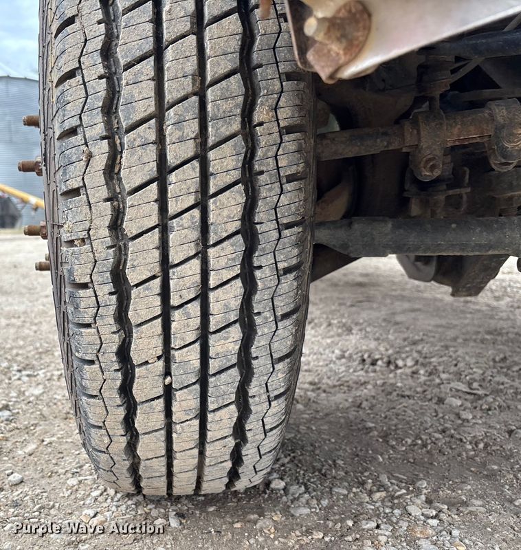 image for item EV3475 2013 Ford F350 Super Duty Crew Cab flatbed pickup truck