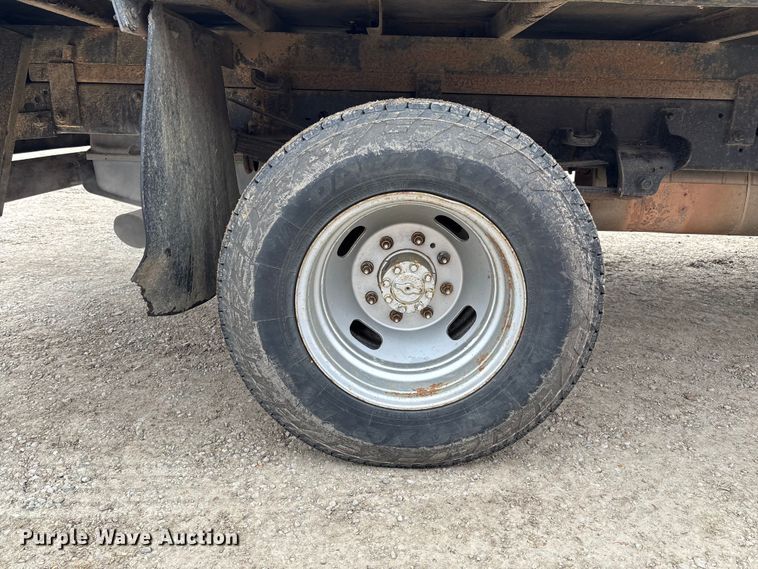 image for item EV3475 2013 Ford F350 Super Duty Crew Cab flatbed pickup truck