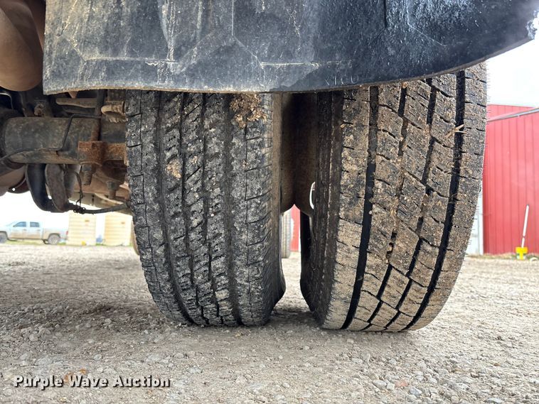 image for item EV3475 2013 Ford F350 Super Duty Crew Cab flatbed pickup truck