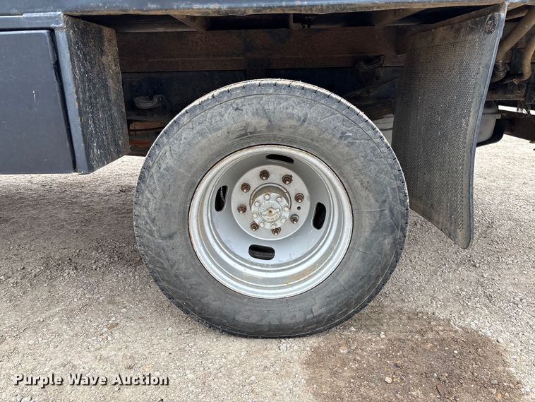 image for item EV3475 2013 Ford F350 Super Duty Crew Cab flatbed pickup truck