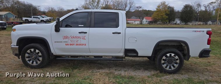 image for item EV4397 2022 Chevrolet Silverado 2500HD Crew Cab pickup truck