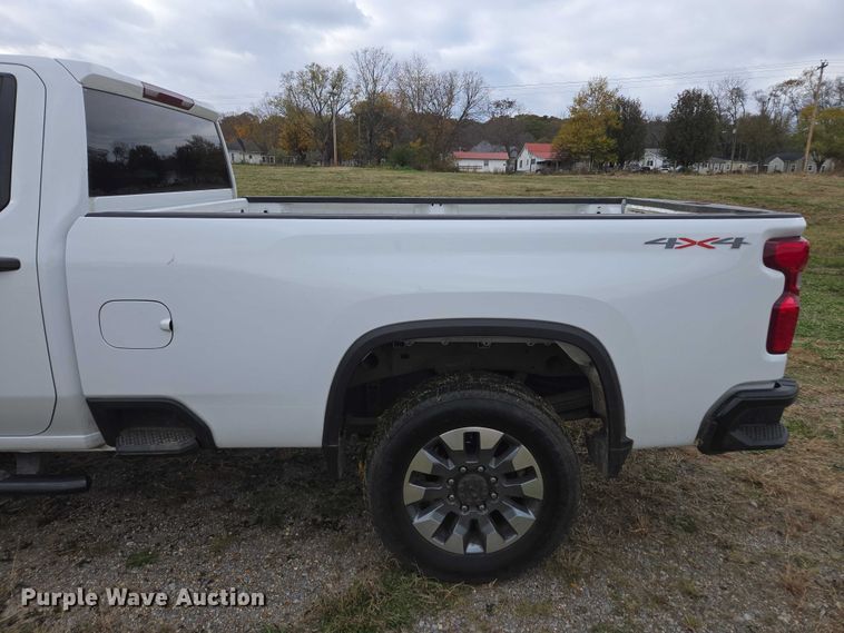 image for item EV4397 2022 Chevrolet Silverado 2500HD Crew Cab pickup truck
