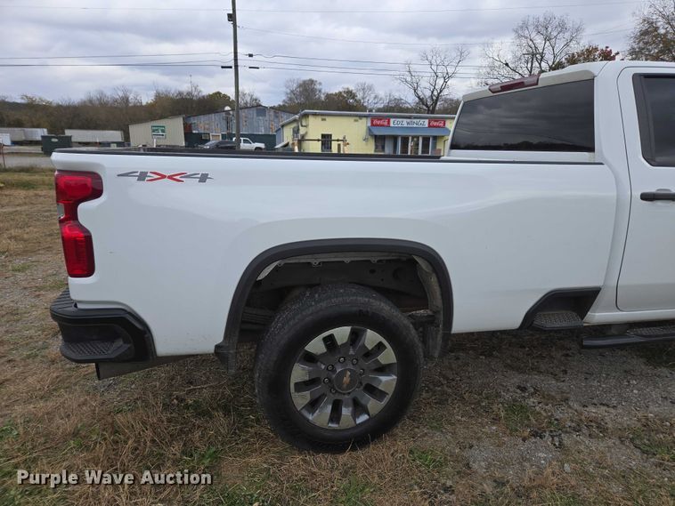 image for item EV4397 2022 Chevrolet Silverado 2500HD Crew Cab pickup truck