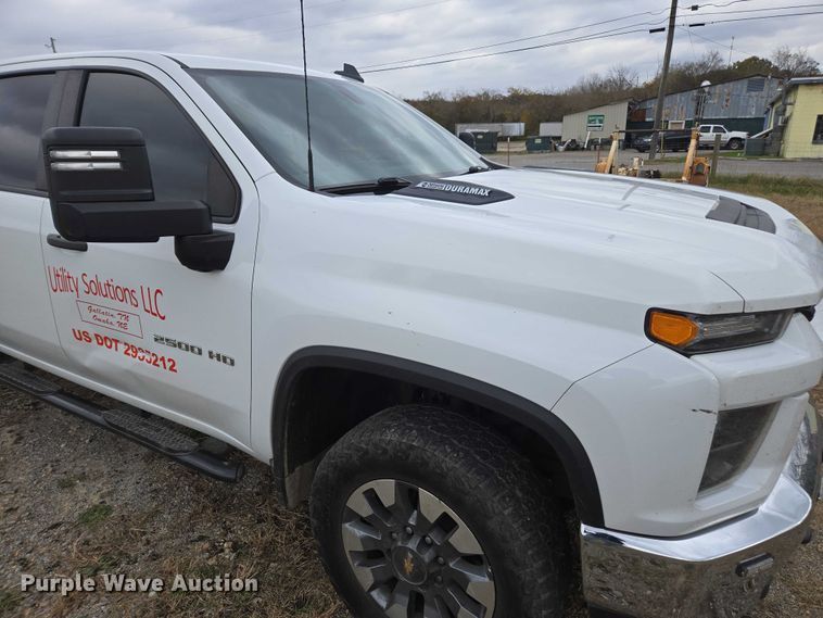 image for item EV4397 2022 Chevrolet Silverado 2500HD Crew Cab pickup truck