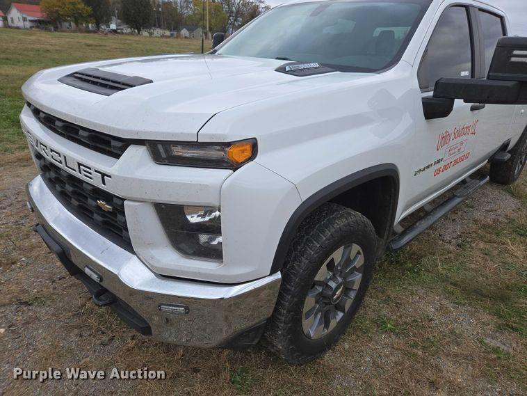 image for item EV4397 2022 Chevrolet Silverado 2500HD Crew Cab pickup truck