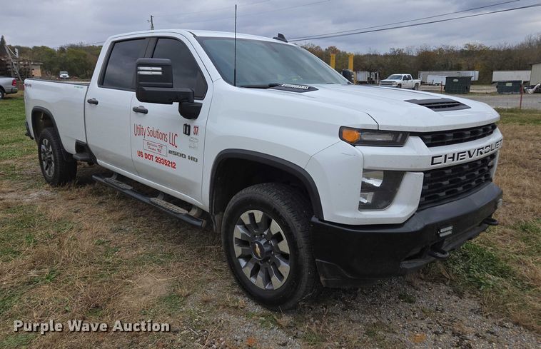 image for item EV4398 2022 Chevrolet Silverado 2500HD Crew Cab pickup truck
