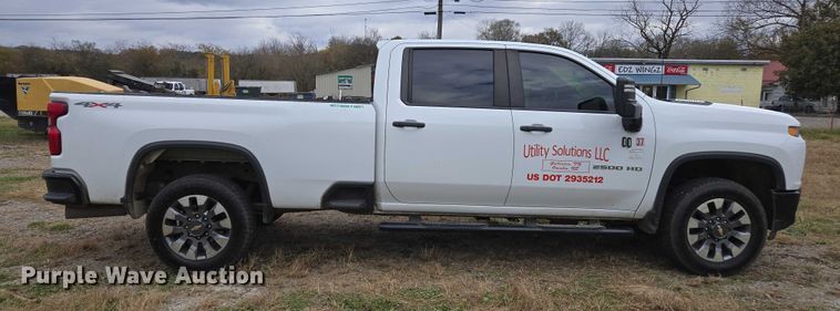 image for item EV4398 2022 Chevrolet Silverado 2500HD Crew Cab pickup truck