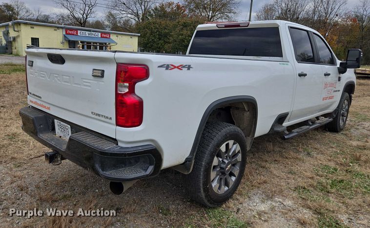 image for item EV4398 2022 Chevrolet Silverado 2500HD Crew Cab pickup truck