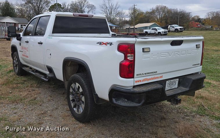 image for item EV4398 2022 Chevrolet Silverado 2500HD Crew Cab pickup truck
