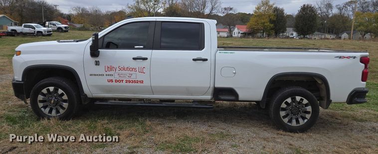 image for item EV4398 2022 Chevrolet Silverado 2500HD Crew Cab pickup truck