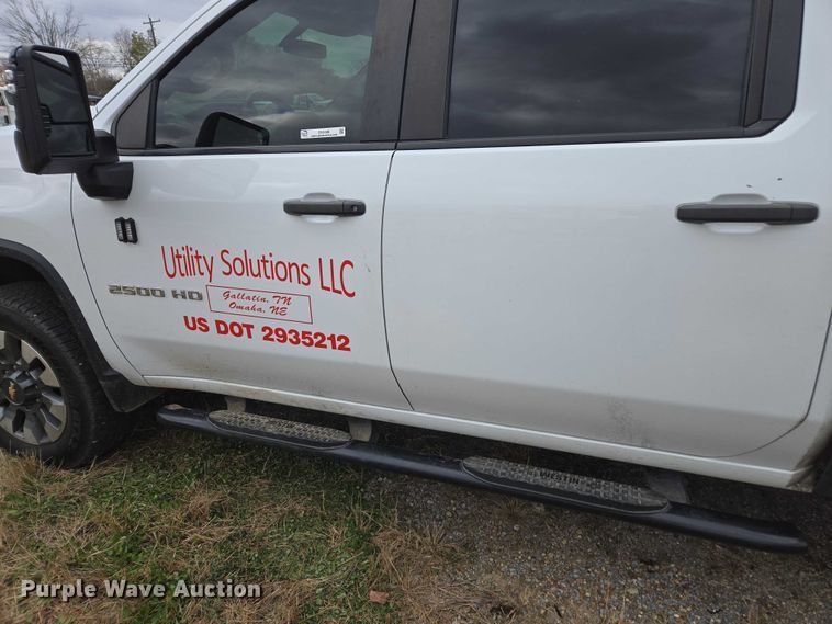 image for item EV4398 2022 Chevrolet Silverado 2500HD Crew Cab pickup truck