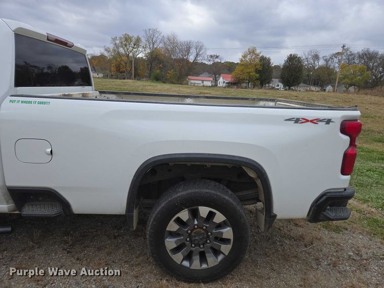 image for item EV4398 2022 Chevrolet Silverado 2500HD Crew Cab pickup truck