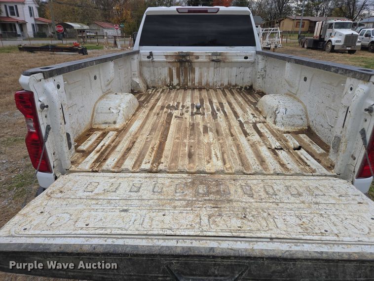 image for item EV4398 2022 Chevrolet Silverado 2500HD Crew Cab pickup truck