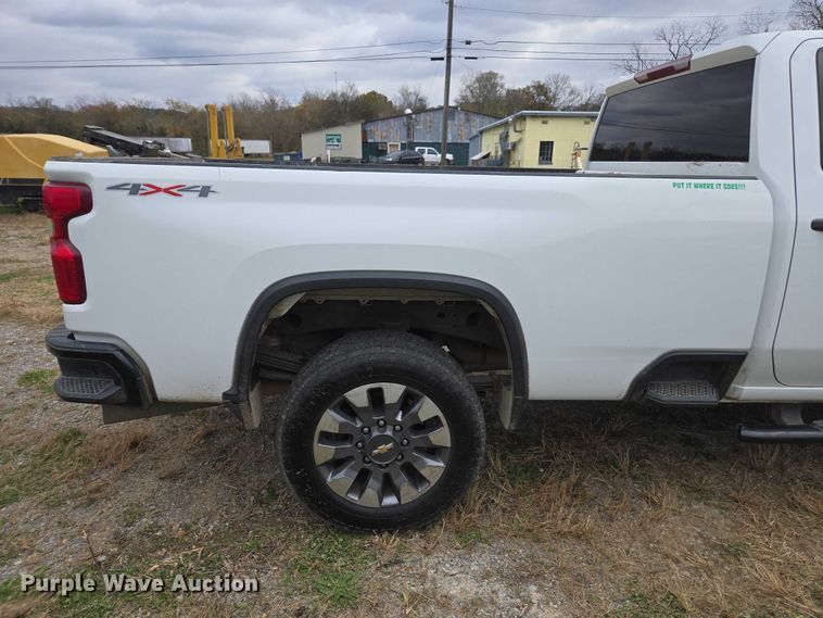 image for item EV4398 2022 Chevrolet Silverado 2500HD Crew Cab pickup truck