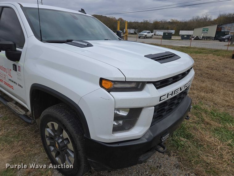 image for item EV4398 2022 Chevrolet Silverado 2500HD Crew Cab pickup truck