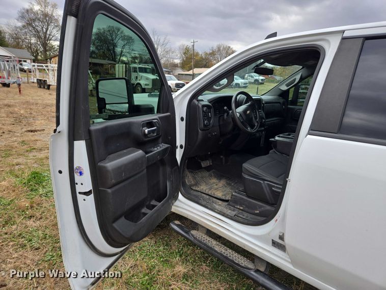 image for item EV4398 2022 Chevrolet Silverado 2500HD Crew Cab pickup truck