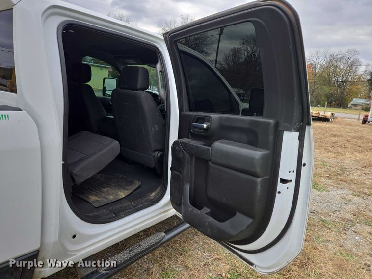 image for item EV4398 2022 Chevrolet Silverado 2500HD Crew Cab pickup truck