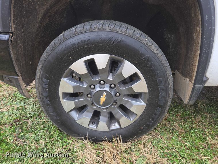 image for item EV4398 2022 Chevrolet Silverado 2500HD Crew Cab pickup truck