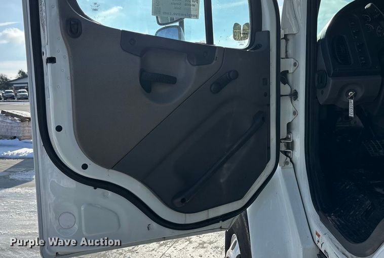 image for item FG1502 2013 Freightliner Business Class M2 dump truck