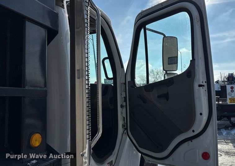 image for item FG1502 2013 Freightliner Business Class M2 dump truck