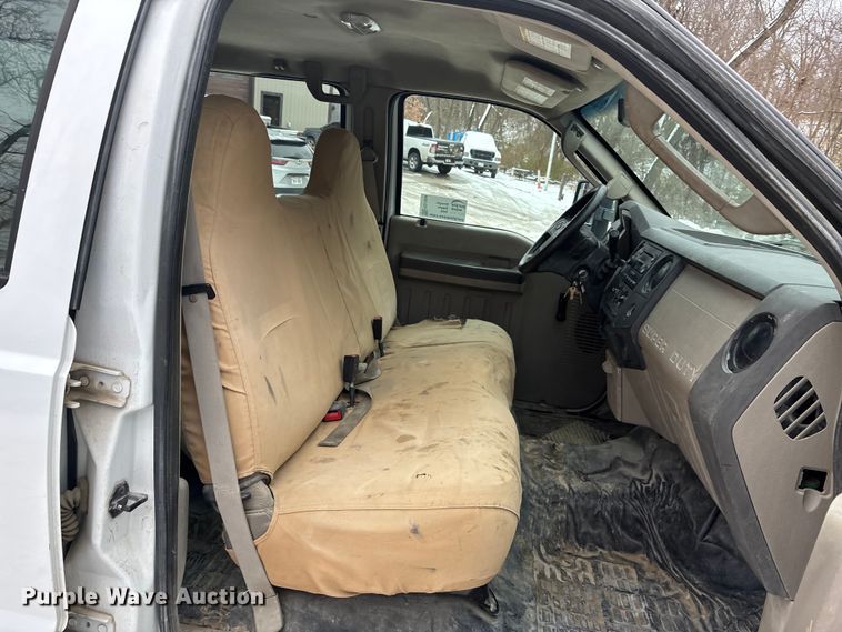 image for item FG1504 2008 Ford F550 Super Duty utility / service truck