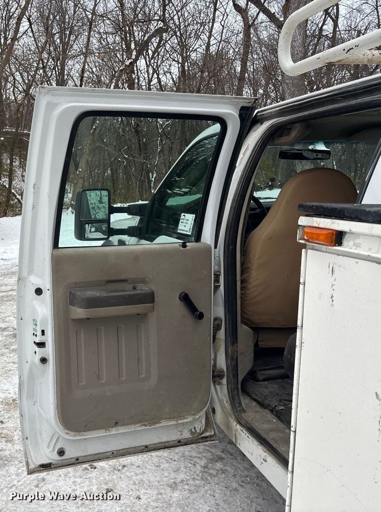 image for item FG1504 2008 Ford F550 Super Duty utility / service truck