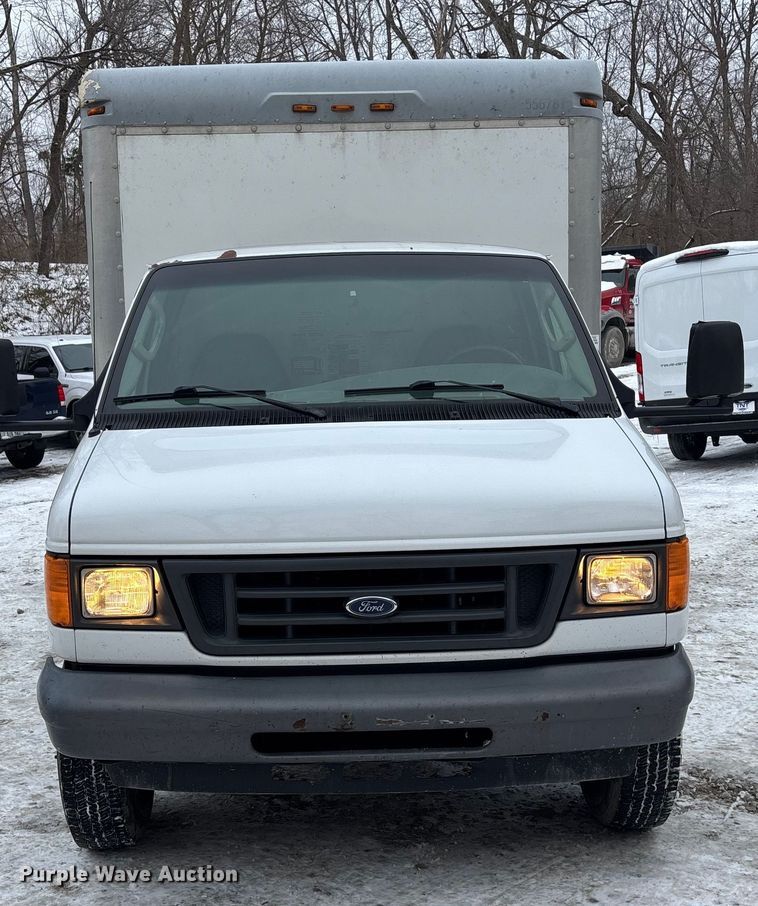 image for item FG1505 2005 Ford E350 box truck
