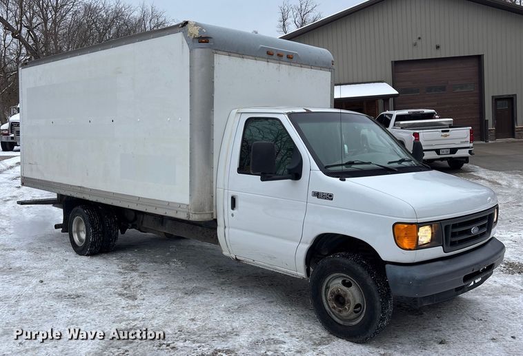 image for item FG1505 2005 Ford E350 box truck