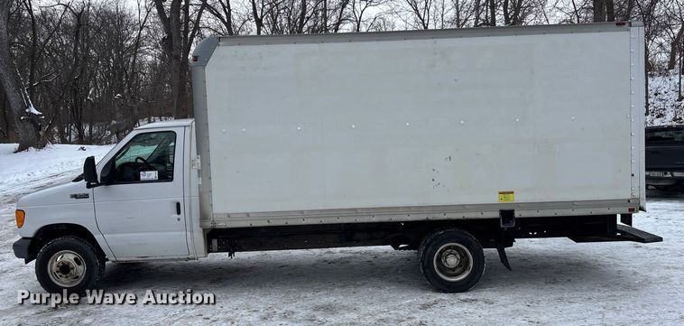 image for item FG1505 2005 Ford E350 box truck